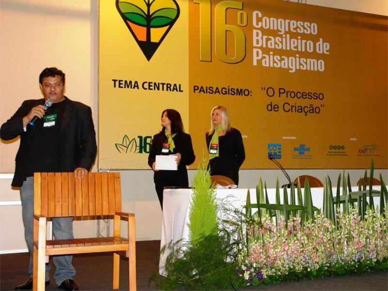 Araucari Arte integra projeto paisagístico de Benedito Abbud na sede da Google em São Paulo