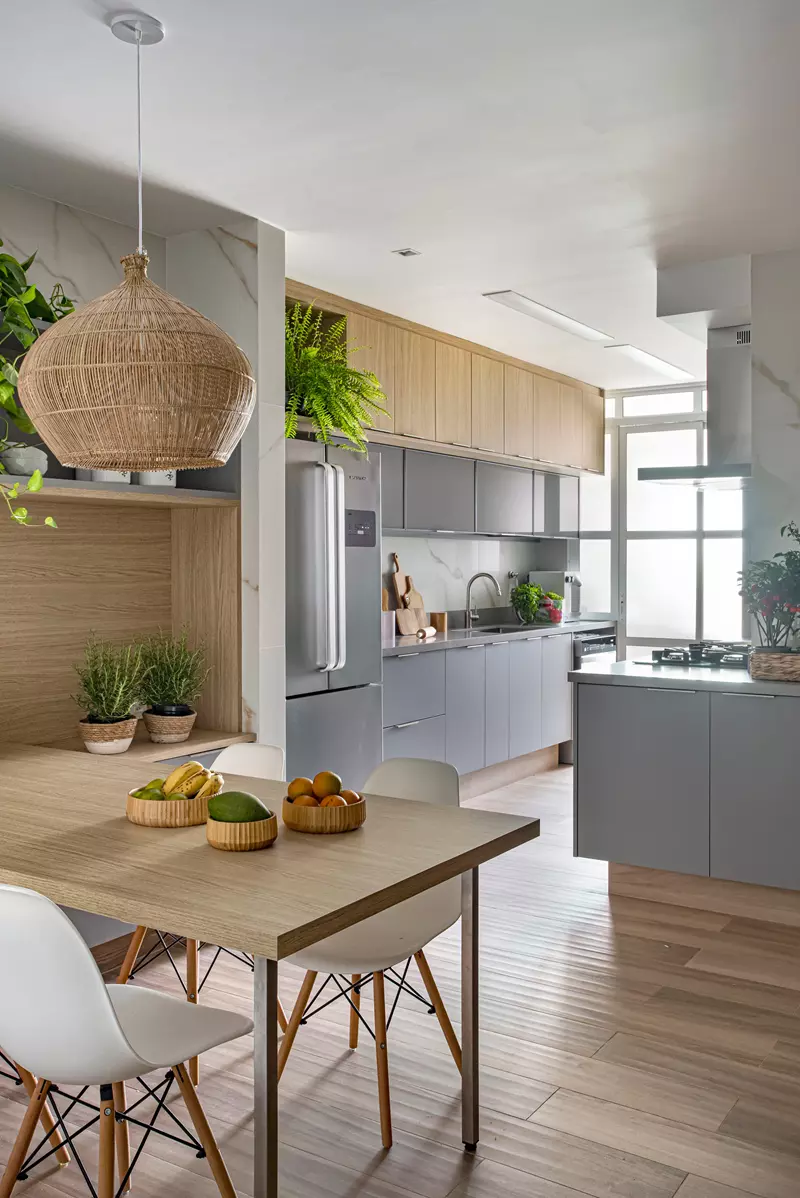 ape 240 m2 decoracao elegante contemporanea repleta madeira amanda miranda mca cozinha12 Copy